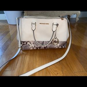 MK SHOULDER SATCHEL